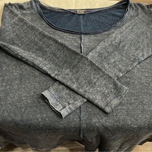 We The Free-Free People Top - Oversized M top. EUC. Side slits up to armpits